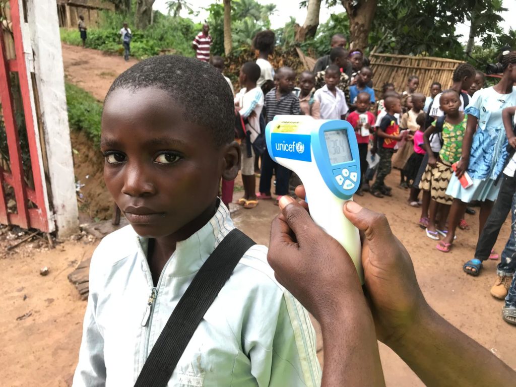 © UN0216104/Shadid On 30 May 2018 in the Democratic Republic of the Congo, students attending primary School “Vie Nouvelle” in Wangata neighbourhood must wash their hands and then have their temperature screened with a UNICEF-provided infrared thermometer before entering the school, in order to reduce the risk of Ebola Virus Disease (EVD) transmission in Mbandaka, the capital of Equateur Province. Since the start of the EVD outeak in the country, UNICEF and its partners have reached more than 300,000 people with lifesaving information about how to avoid contracting the deadline virus.