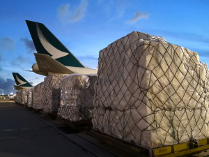 國泰航空協助將醫療用品運送至世界各地